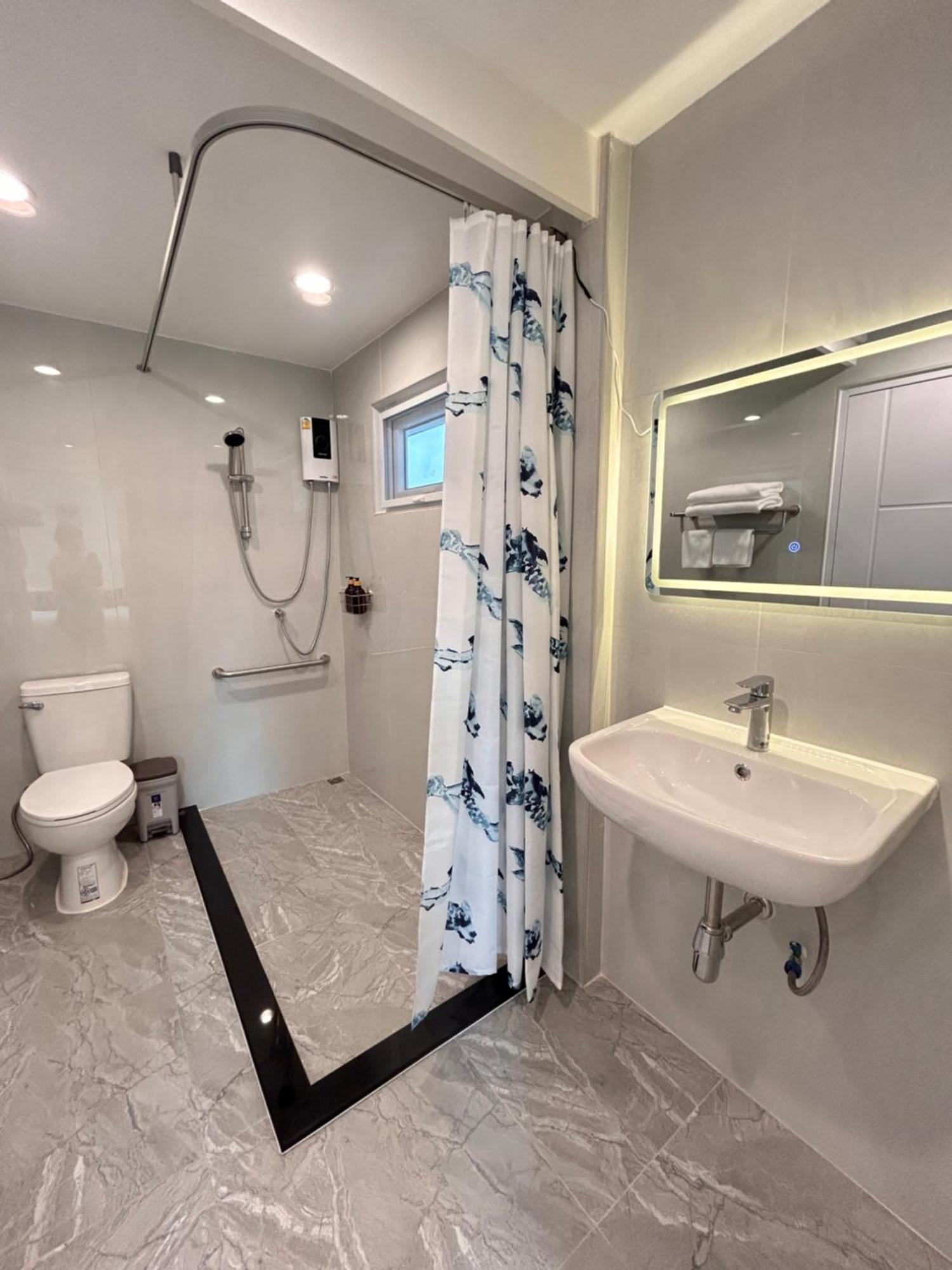 Baan Boon Bed & Breakfast Bangkok Bagian luar foto