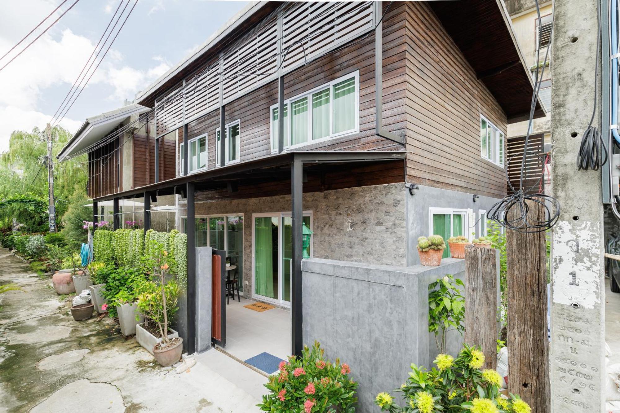Baan Boon Bed & Breakfast Bangkok Bagian luar foto