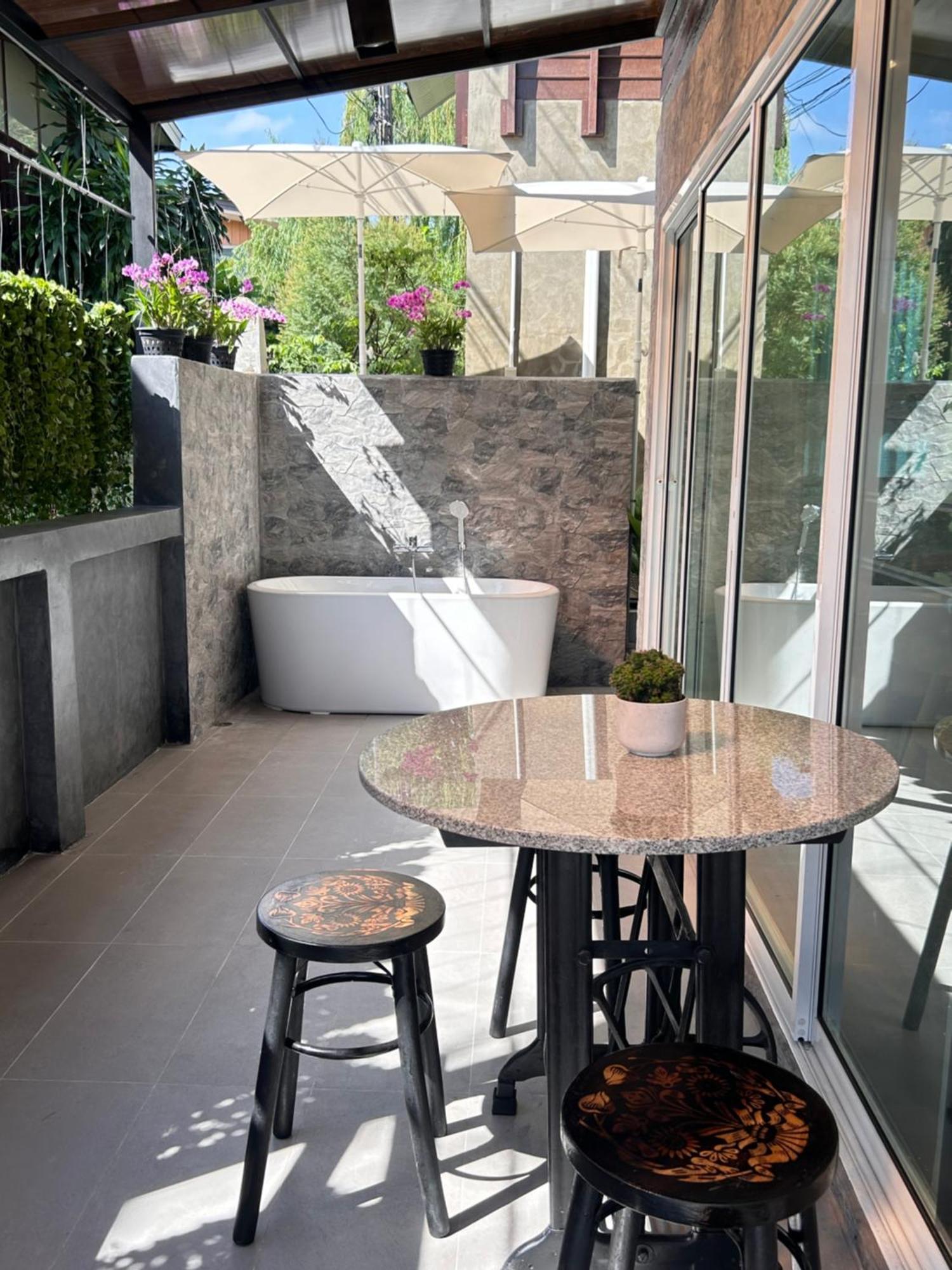 Baan Boon Bed & Breakfast Bangkok Bagian luar foto