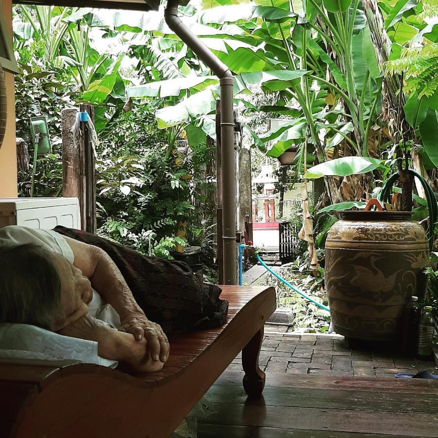Baan Boon Bed & Breakfast Bangkok Bagian luar foto